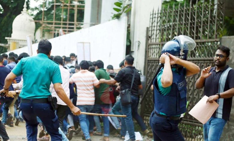 Photo of ই-কমার্স গ্রাহকদের মিছিলে পুলিশের লাঠিচার্জ, আহত ১০ অধিক