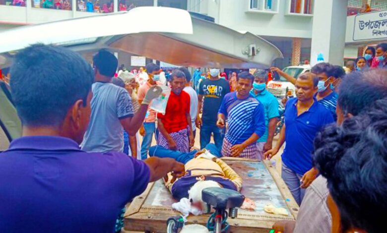 Photo of চাঁপাইনবাবগঞ্জ সড়ক দুর্ঘটনায় নিহত ২, আহত ২