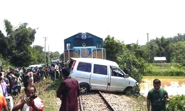Photo of ট্রেন-মাইক্রোবাস সংঘর্ষে কুলাউড়ায় ৩ জন নিহত