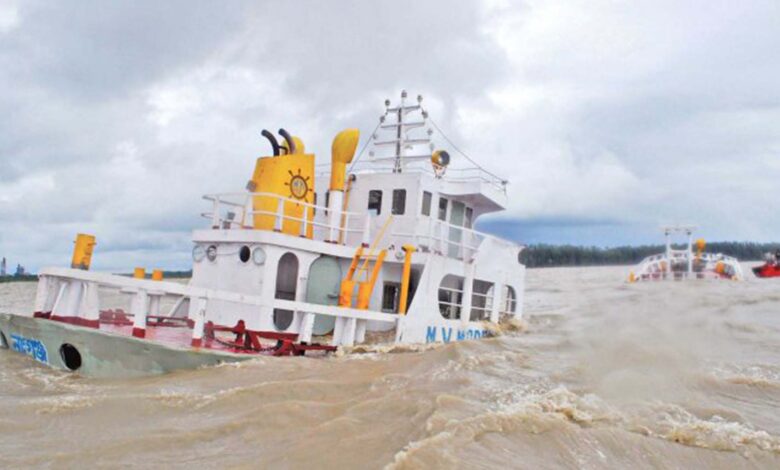 Photo of ডুবে থাকা জাহাজ নৌপথে বড় ঝুঁকি