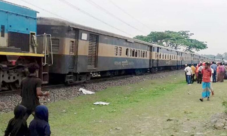 Photo of ঢাকার সঙ্গে উত্তর-দক্ষিণবঙ্গের রেল চলাচল বন্ধ