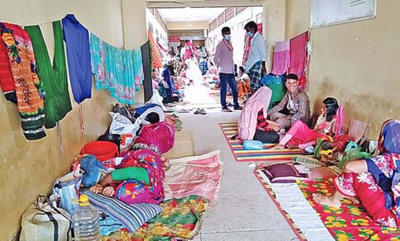 Photo of মেঝেতে রেখে চিকিৎসা, খুলনায় ক্রমেই বাড়ছে শিশু রোগী
