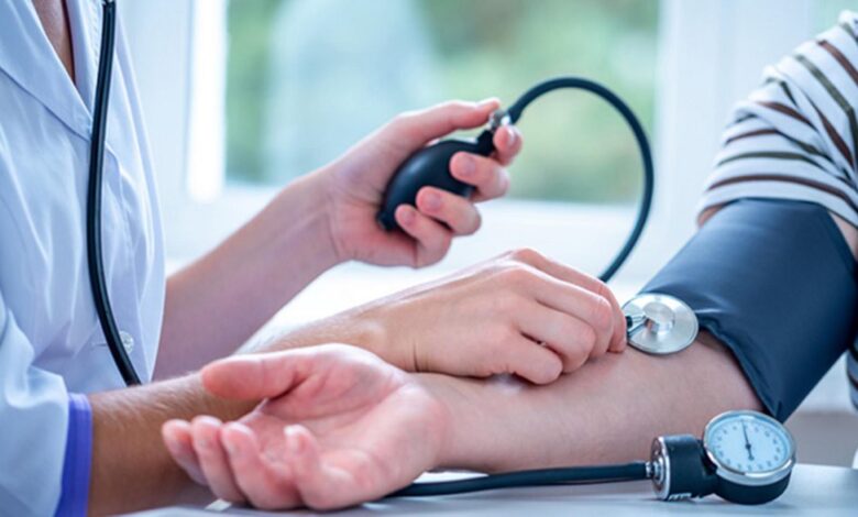 Photo of উচ্চ রক্তচাপ থাকলে যেসব খাবার এড়িয়ে চলবেন