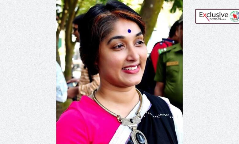 Photo of স্বপদেই বহাল থাকলেন শিক্ষার্থীদের চুল কাটা সেই শিক্ষিকা ফারহানা ইয়াসমিন