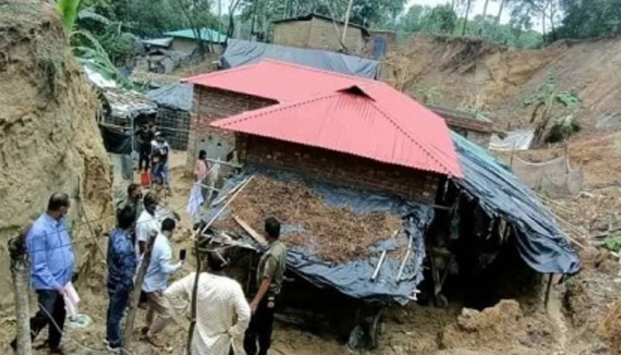 Photo of মহেশখালীতে পাহাড় ধসে প্রাণ গেল শিশুর