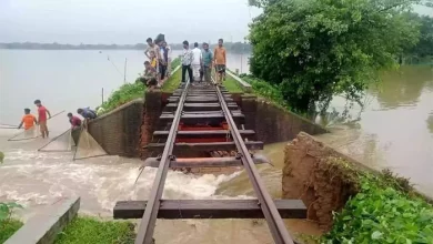 Photo of মোহনগঞ্জে বন্যার পানিতে ধসে গেছে রেল ব্রিজ