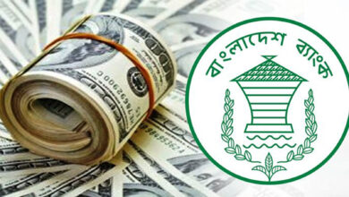 Photo of রেমিট্যান্সে ‘ভাটা’ ঠেকাতে ডলারের দর গেল ব্যাংকের হাতেই