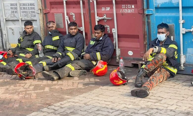 Photo of দীর্ঘ সময় কাজ করতে গিয়ে ক্লান্ত ফায়ার সার্ভিস কর্মীরা