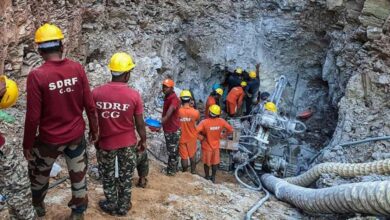 Photo of ১ শিশুকে বাঁচাতে ৫ শতাধিক উদ্ধারকর্মীর প্রাণান্তকর চেষ্টা