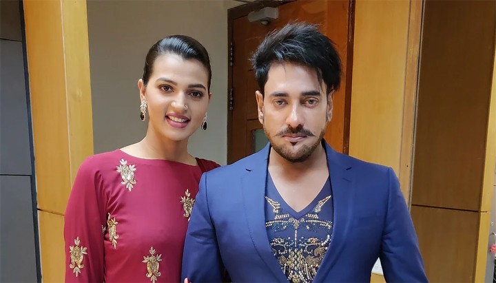 Photo of বিতর্কীত অনন্ত-বর্ষা হাঁটছেন পাশাপাশি