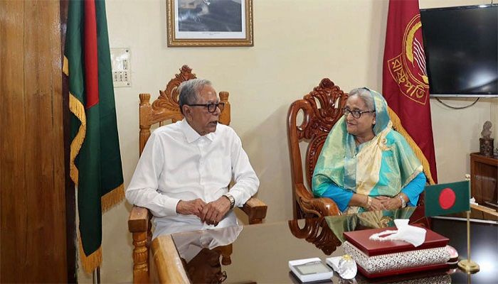 Photo of রাষ্ট্রপতির বাড়িতে ১৬ পদের মাছে শেখ হাসিনাকে আপ্যায়ন