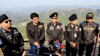 Photo of বান্দরবানে গোলাগুলিতে ৮ র‌্যাব সদস্য আহত, ৫ জঙ্গি আটক