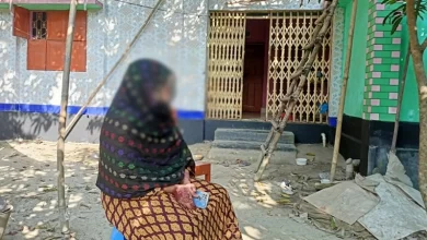 Photo of বিয়ের দাবিতে দুই সন্তানের জননীর অনশন, আত্মহত্যার হুমকি