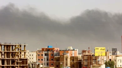 Photo of সুদানে সেনাবাহিনী-আধাসামরিক বাহিনীর সংঘর্ষ চলছে, নিহত বেড়ে ১০০