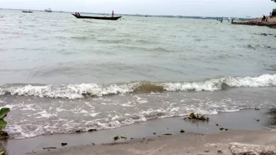 Photo of চাঁদপুরে উত্তাল হয়ে উঠছে পদ্মা-মেঘনা