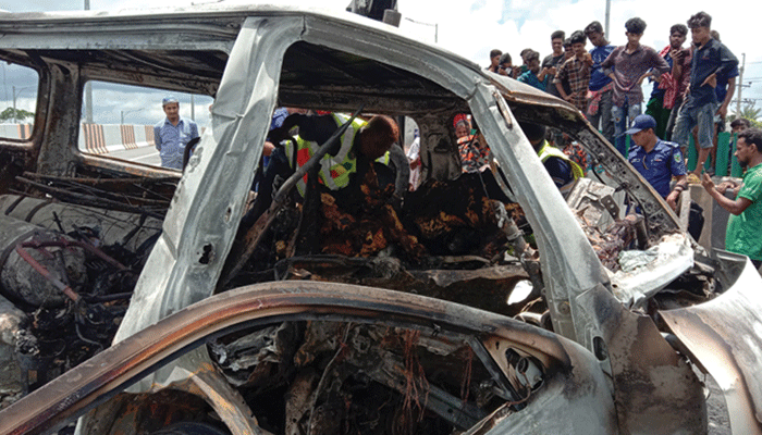 Photo of ফরিদপুরে অ্যাম্বুলেন্সে সিলিন্ডার বিস্ফোরণ, শিশুসহ নিহত ৭