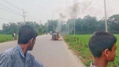 Photo of যাত্রীবাহী চলন্ত অটোরিকশায় আগুন