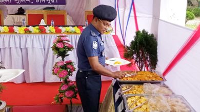 Photo of চাঁদপুরে ২৮ ধরনের দেশি ফল নিয়ে পুলিশের উৎসব
