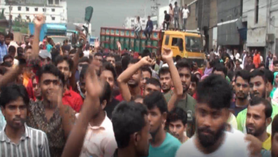 Photo of গাজীপুরে বকেয়া বেতনের দাবিতে মহাসড়ক অবেরাধ