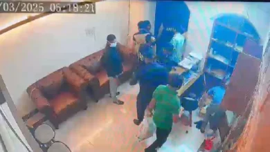 Photo of র‌্যাব, ম্যাজিস্ট্রেট ও ছাত্র পরিচয়ে বাসায় ঢুকে ডাকাতি