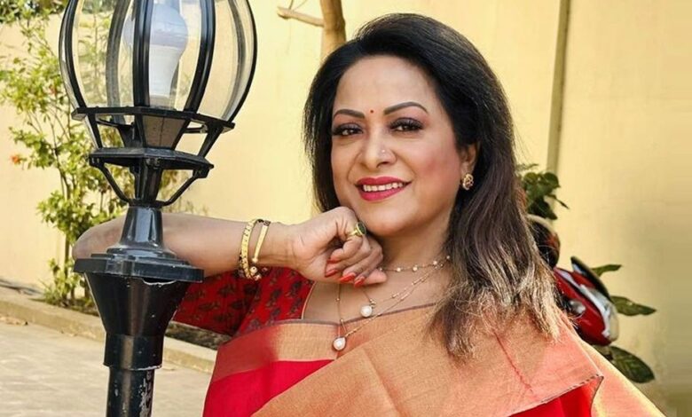 Photo of দেশে ফিরতে চান গরম পানি ছিটানোর পরামর্শদাতা অরুণা বিশ্বাস