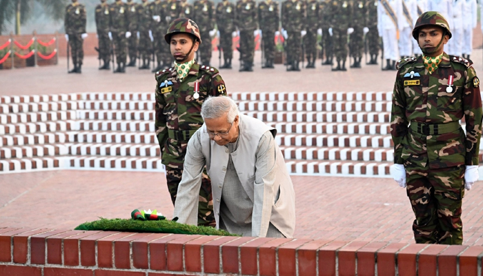Photo of বিজয় দিবসে বীর শহীদদের শ্রদ্ধা জানালেন প্রধান উপদেষ্টা